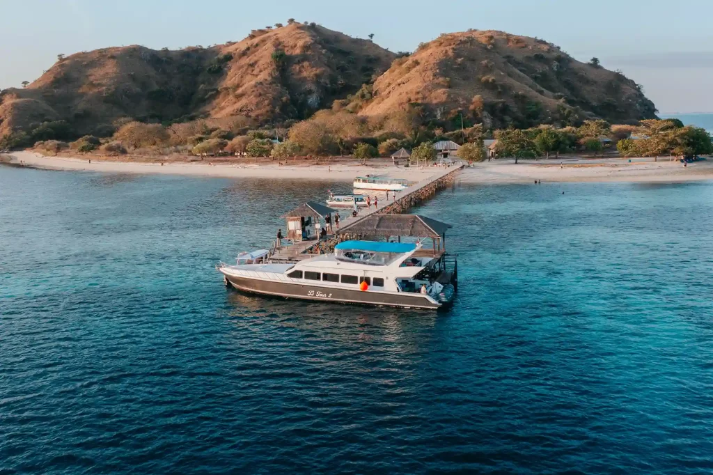 Komodo Island 2027 Cost Guide: Day Trip vs. Liveaboard Prices per Person in IDR and USD