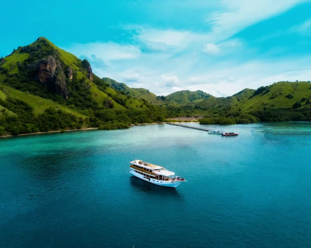 Seasickness on Riley Phinisi: Comfort & Stability Tips