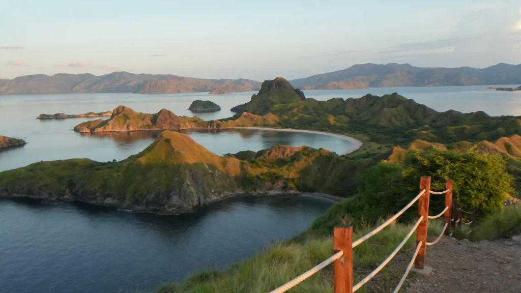 3 Days Komodo Sailing Trip from Labuan Bajo: Full Riley Phinisi Itinerary