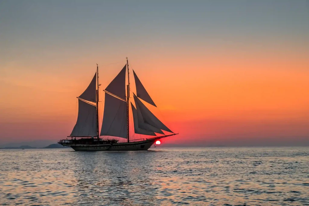 When to Visit Komodo Islands in 2027: Best Dry Season Months for Island Hopping & Manta Rays
