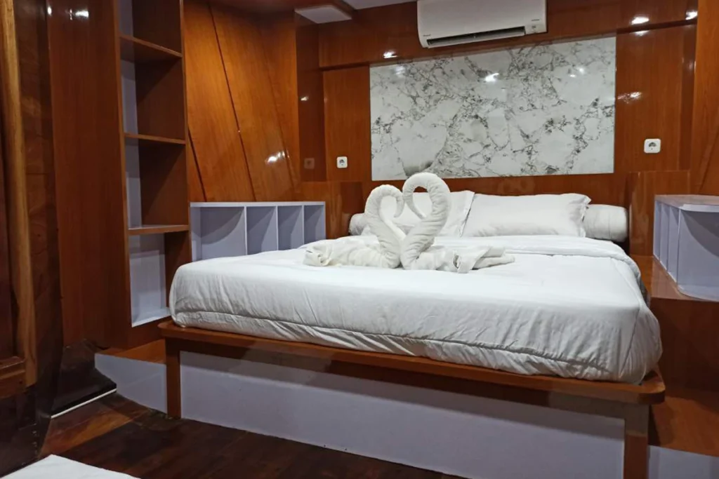 Boutique 4-Cabin Charter or the Flagship? Riley Phinisi vs Komodo Signature