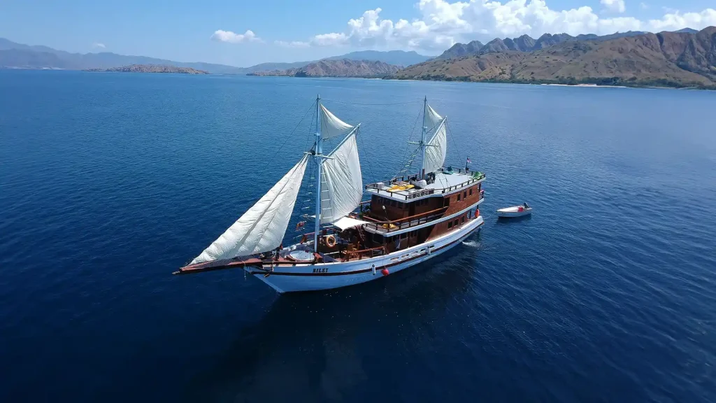 How to Book Riley Phinisi Direct with Komodo Luxury