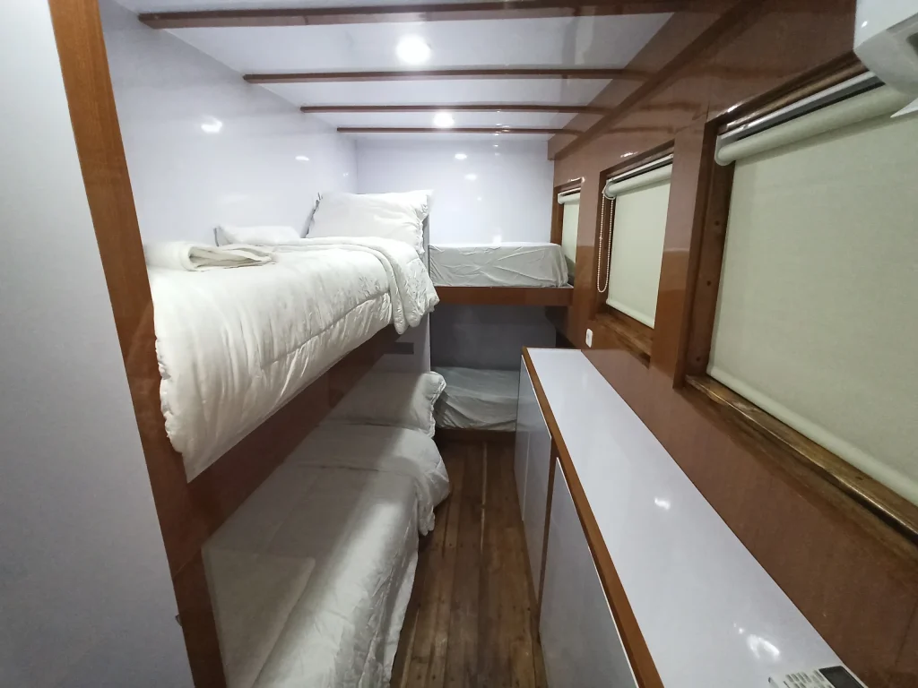 Riley Phinisi vs Shared Komodo Liveaboard: Which to Book